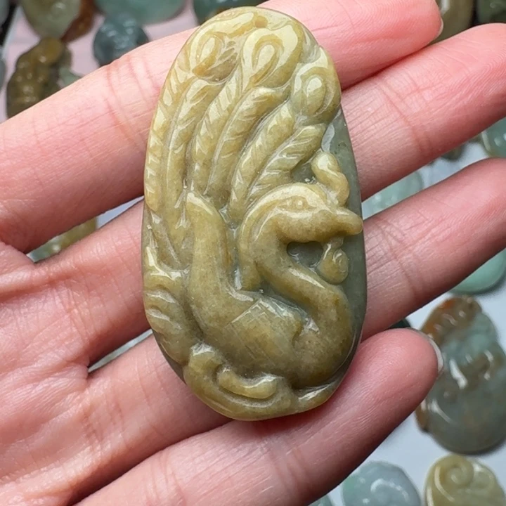 翡翠未镶嵌颈饰孔雀