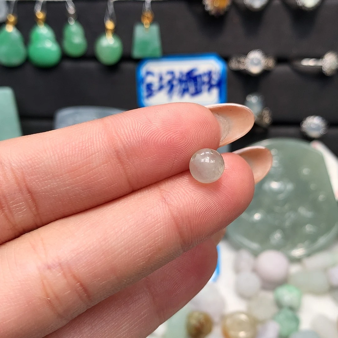 翡翠未镶嵌颈饰单珠