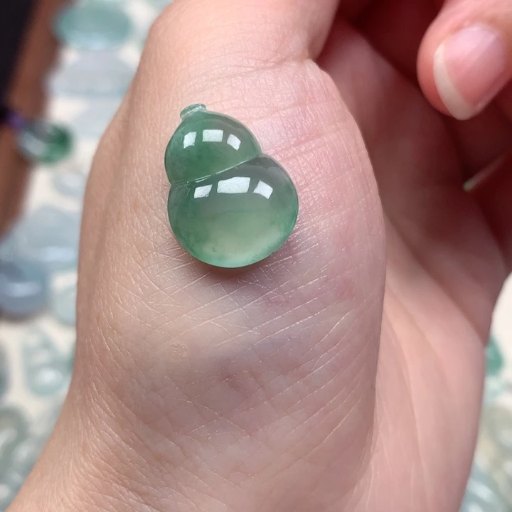 翡翠未镶嵌颈饰冰种小葫芦