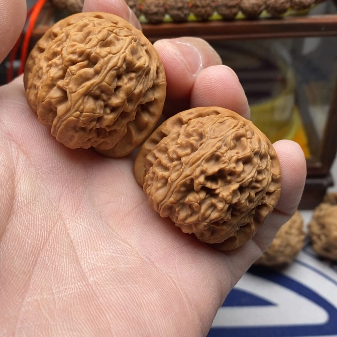 核桃把件丘*三八白狮子