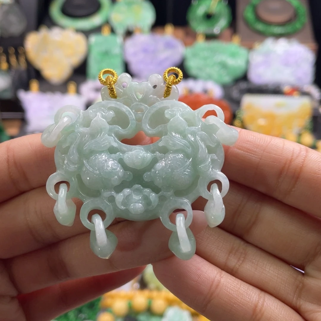 翡翠未镶嵌颈饰待编织