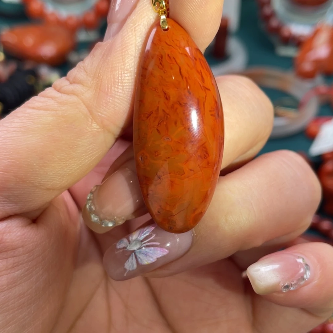 南红玛瑙18K金镶嵌川料南红满肉火焰随型吊坠