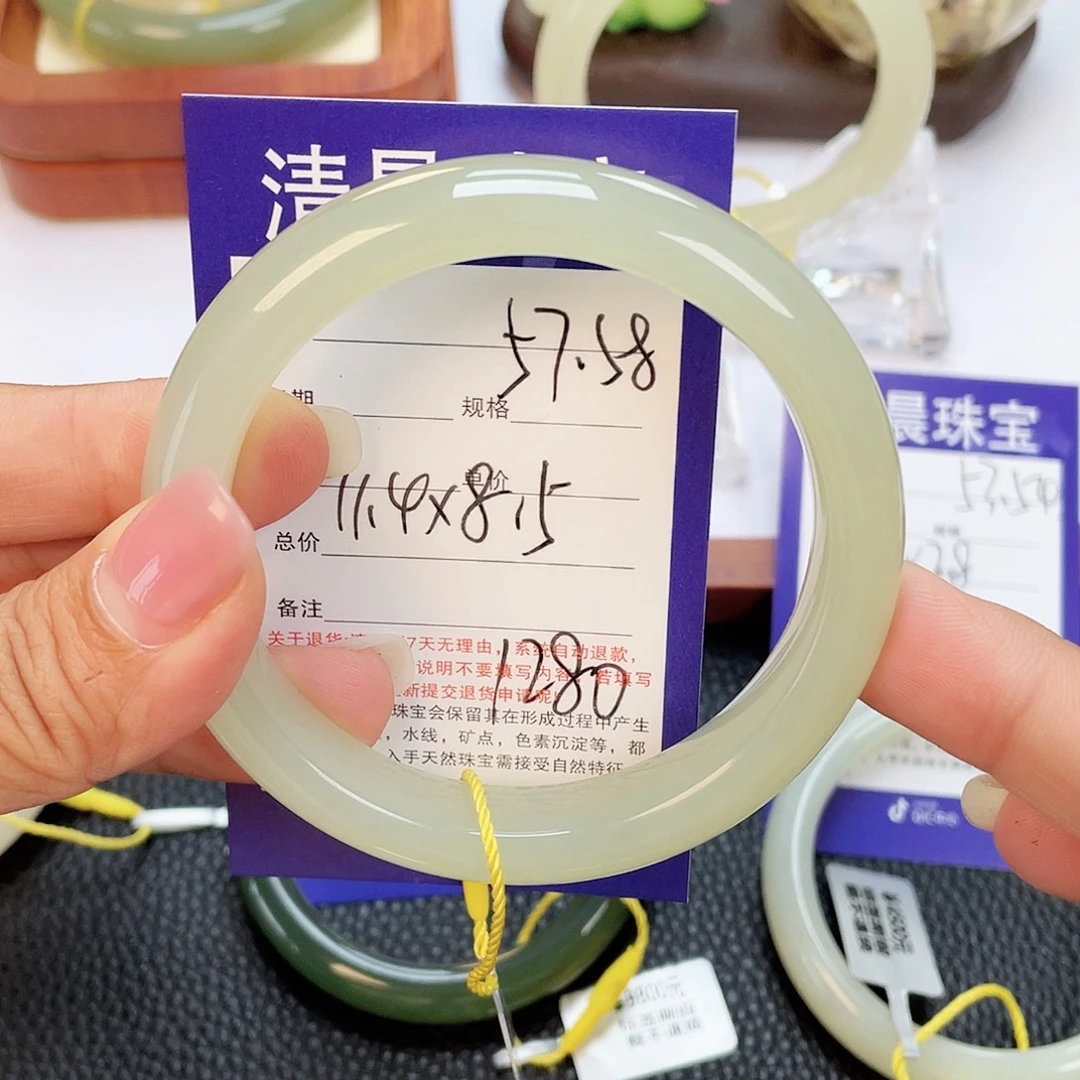 和田玉未镶嵌手镯