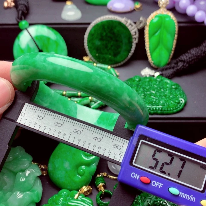 翡翠未镶嵌手镯A货