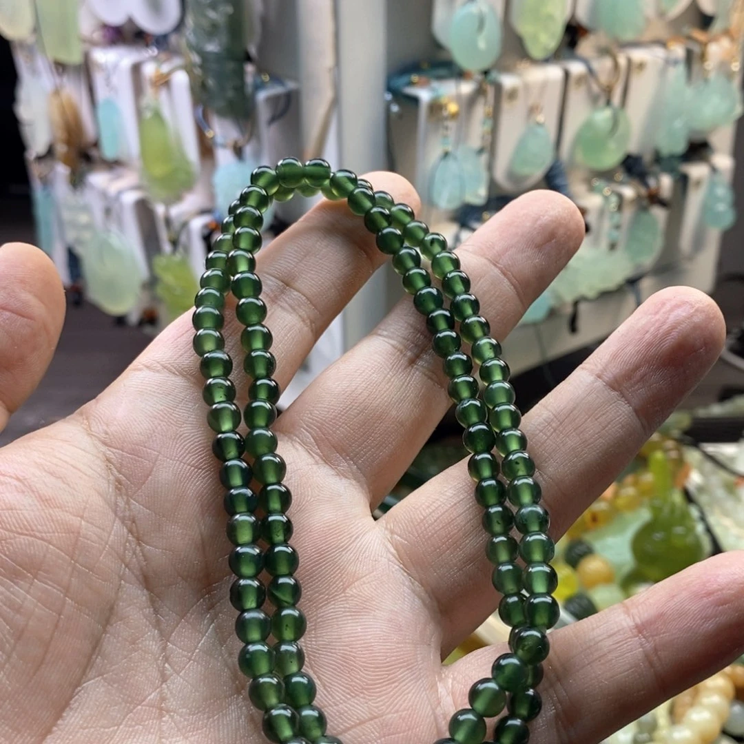 蛇纹石玉未镶嵌颈饰