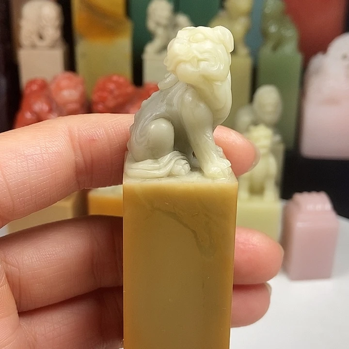 泊***岑青田石青田石印章