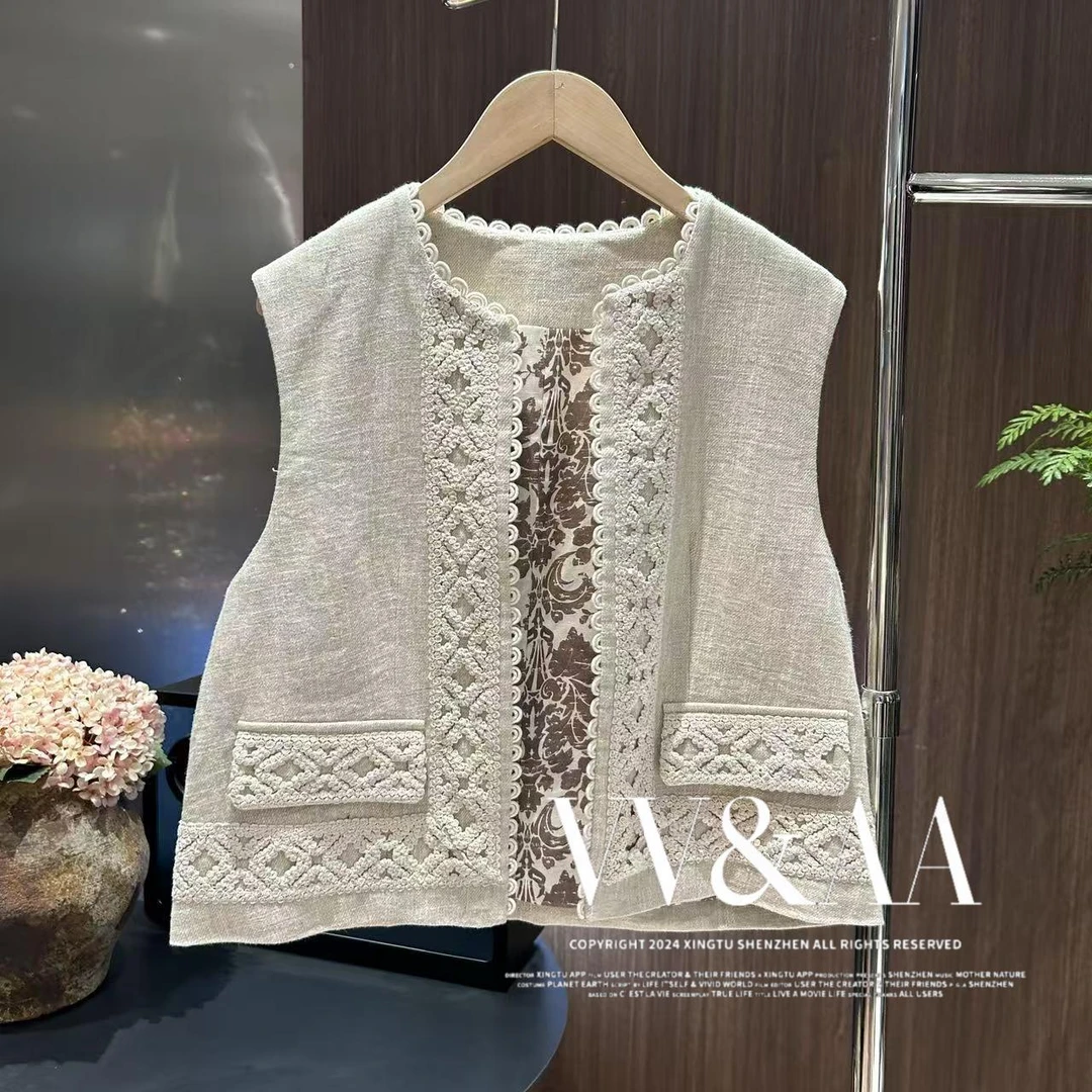 VV&AA 新款复古设计感圆领盘花马甲 D26013