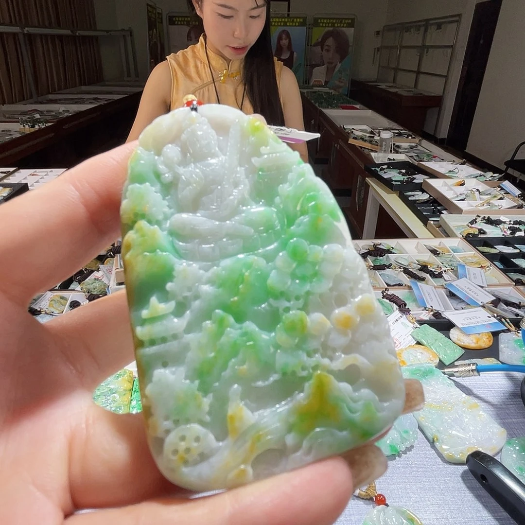 翡翠未镶嵌颈饰一