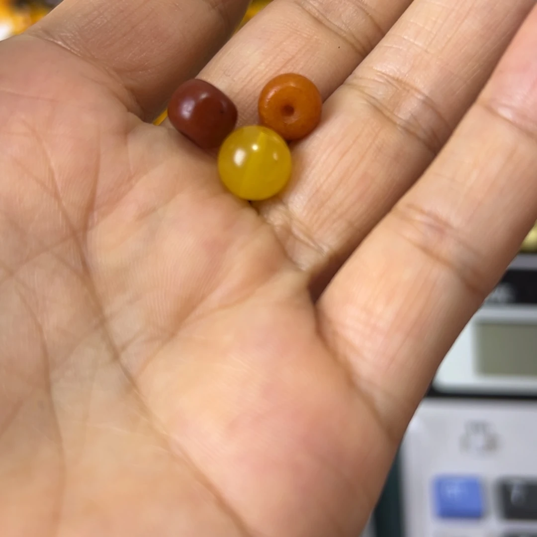 未镶嵌琥珀珠宝奇石770发其中一个