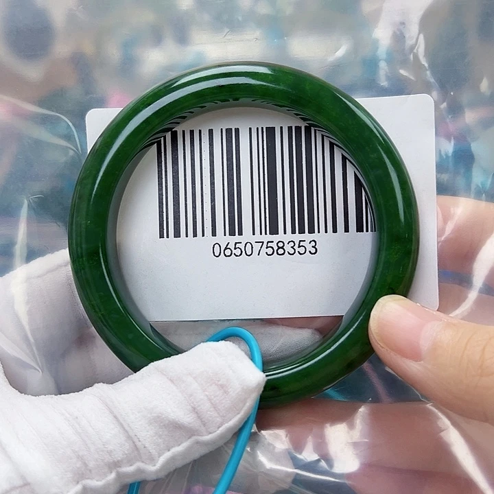 和田玉未镶嵌手镯微瑕59