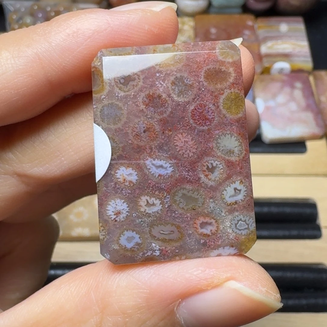 硅化玉紫红粉黄白，冰透嘴巴花未镶嵌