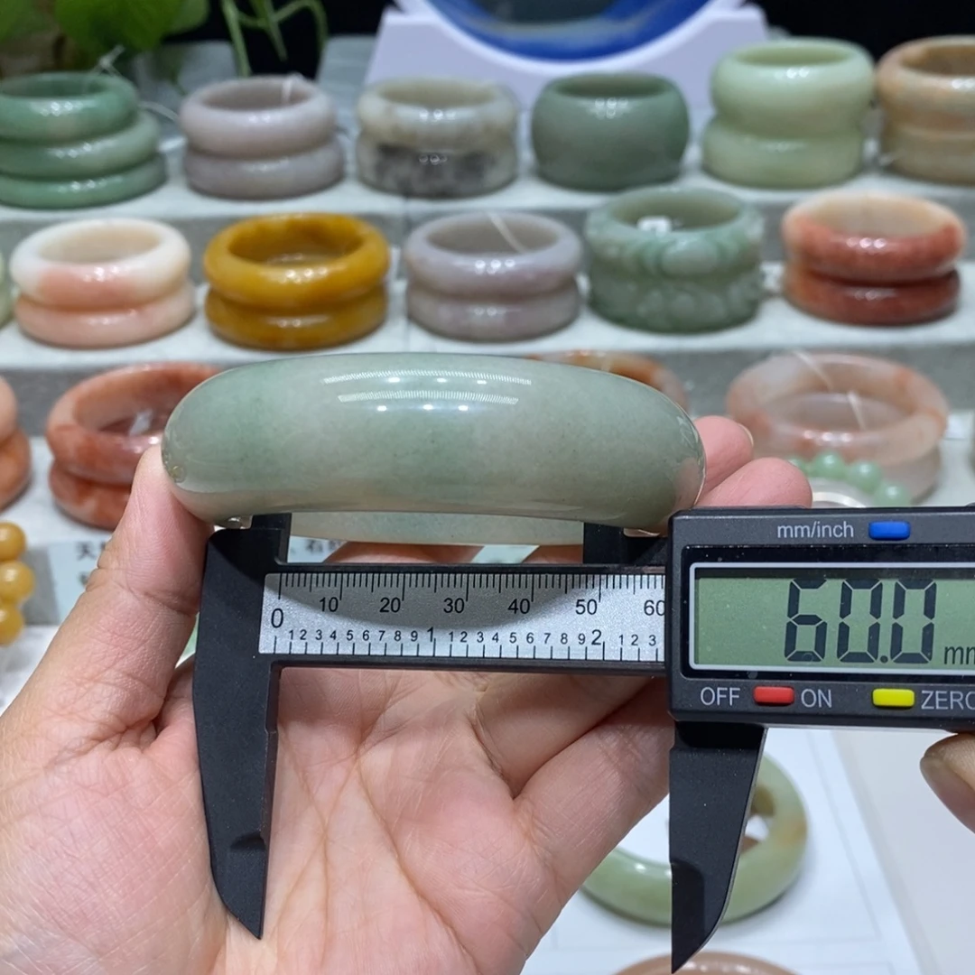 石英岩玉未镶嵌手镯