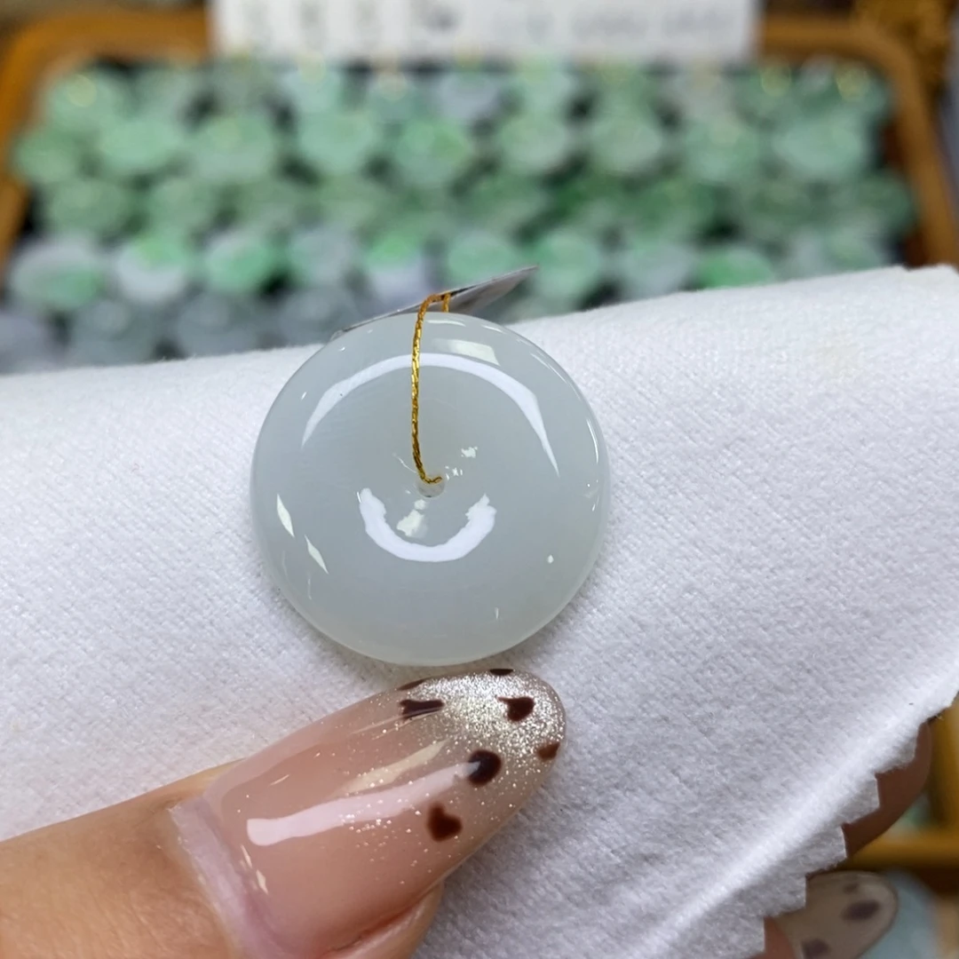 颈饰未镶嵌翡翠平安扣