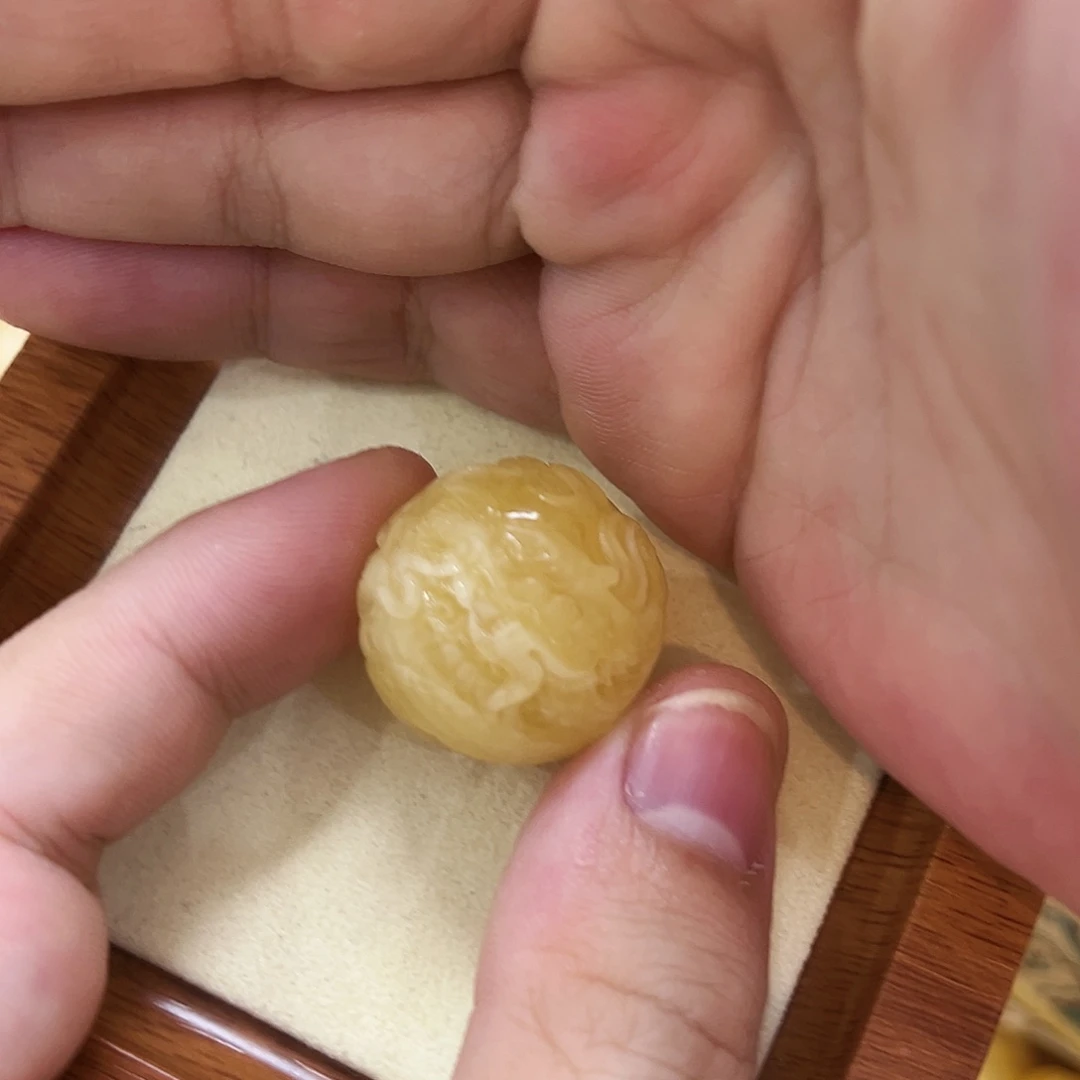 蜜蜡未镶嵌珠宝奇石
