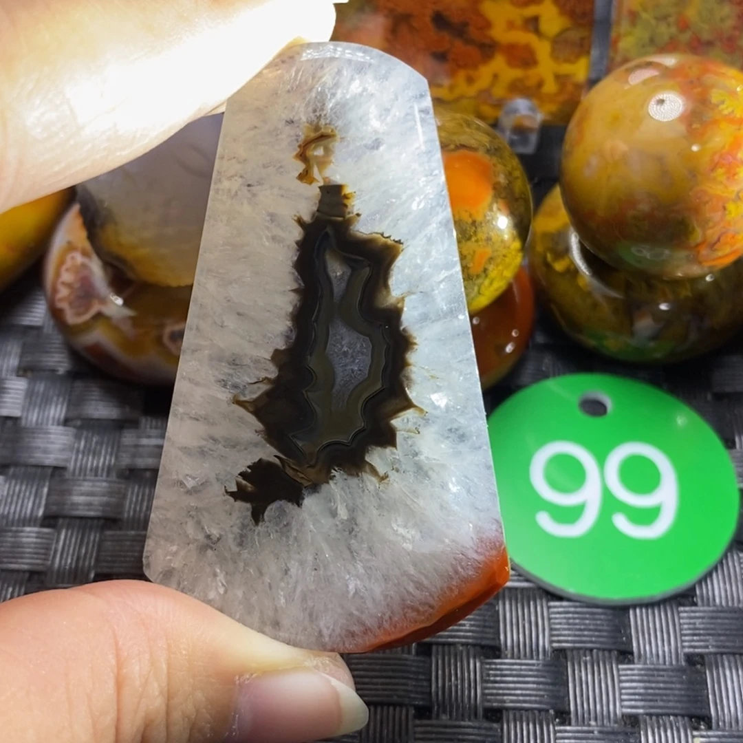 未镶嵌颈饰玛瑙/玉髓吕**?