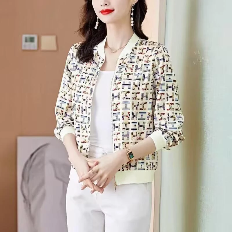 春秋薄款棒球外套休闲妈妈装