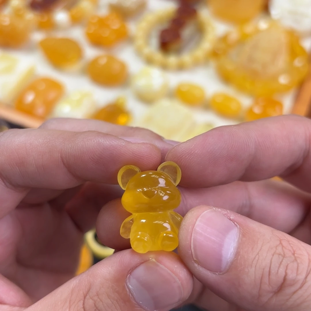 蜜蜡未镶嵌裸石小熊