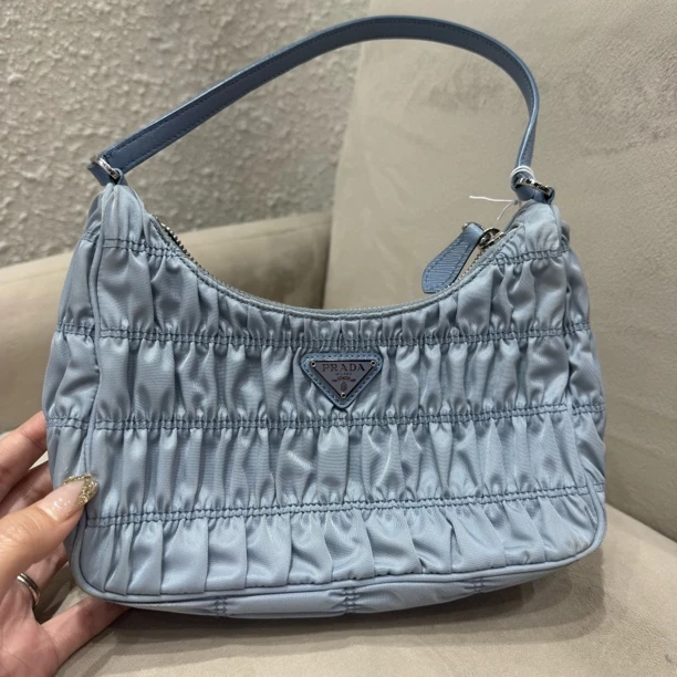 99新 Prada/普拉达 Prada雾霾蓝hobo腋下包褶皱设计尼龙单肩包