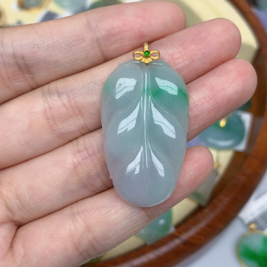 淘***伙颈饰18K金镶嵌翡翠