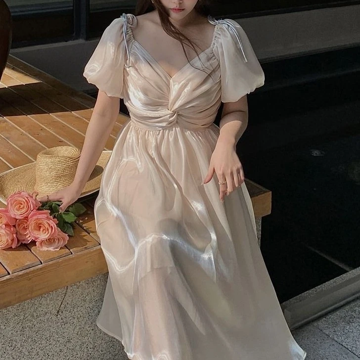 法式轻奢纯欲高级感束腰短袖流光连衣裙女2025夏季遮肚裙收腰显瘦