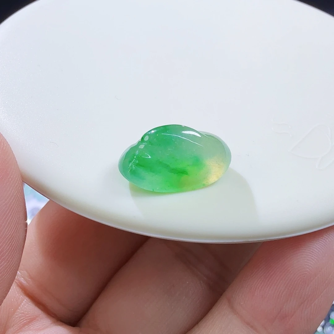 翡翠未镶嵌颈饰裸石