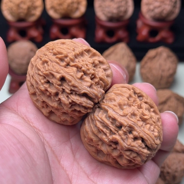 马***时核桃南疆石文玩核桃