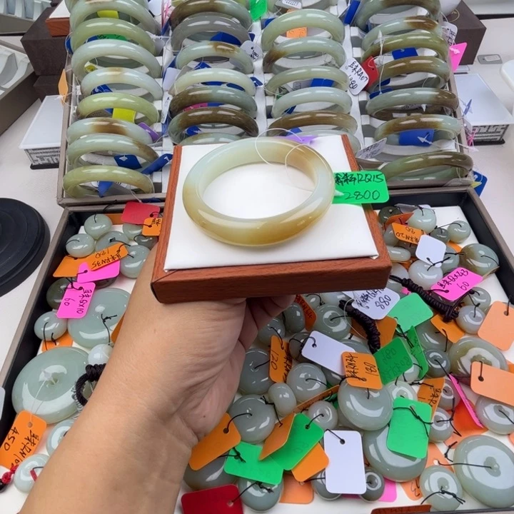 未镶嵌手镯和田玉七月