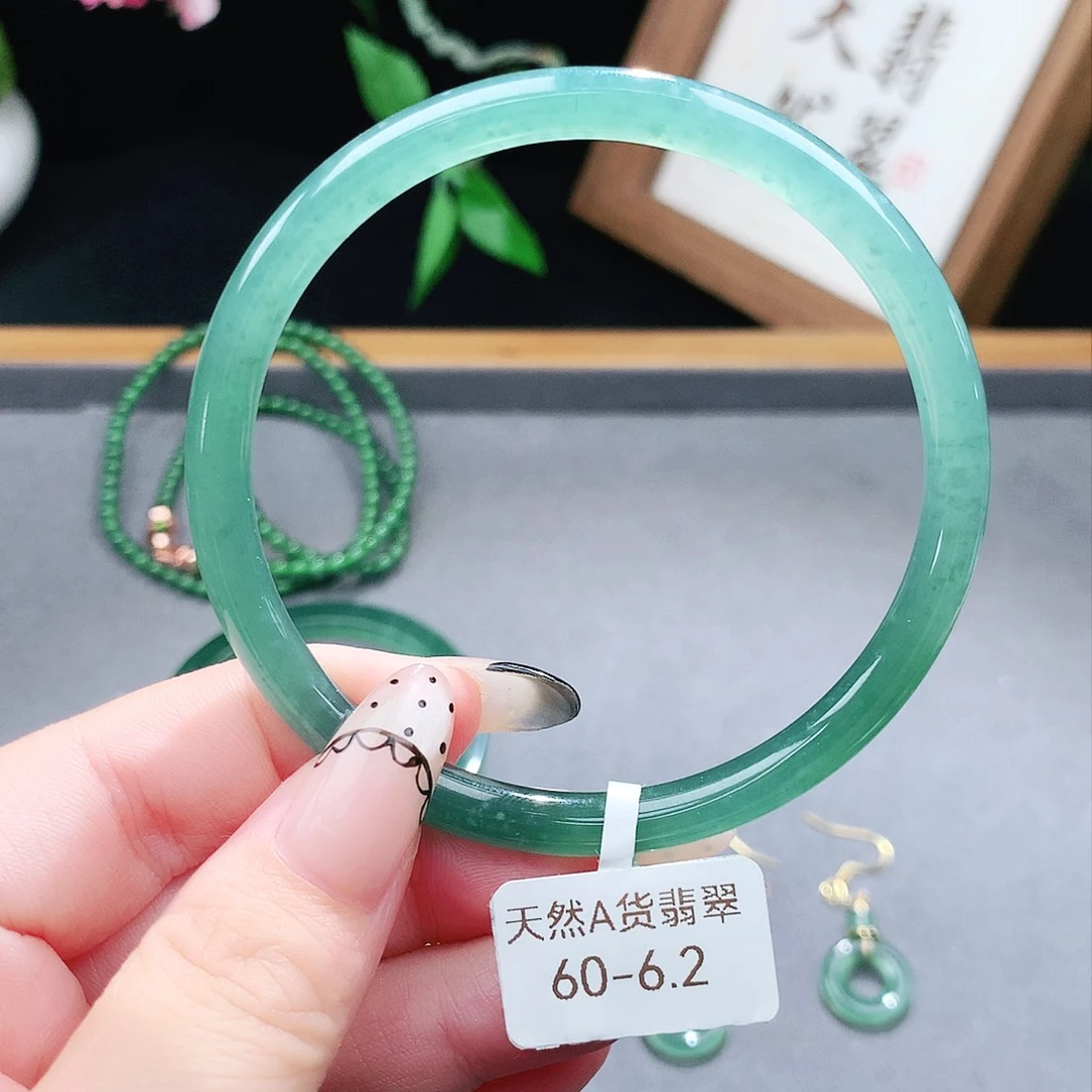 翡翠手镯（圆镯）未镶嵌