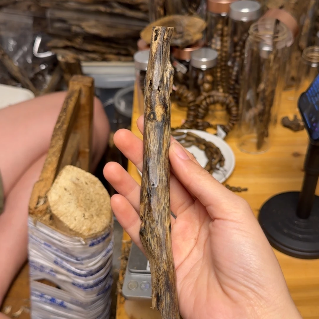 沉香碎屑沉香白棋块料11克