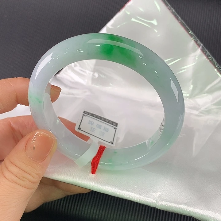 翡翠未镶嵌手镯正圈58