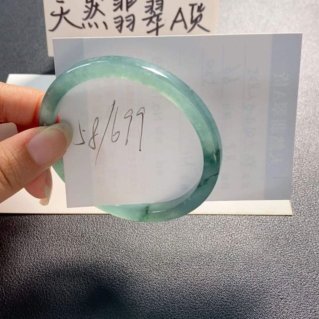 翡翠手镯未镶嵌天然翡翠