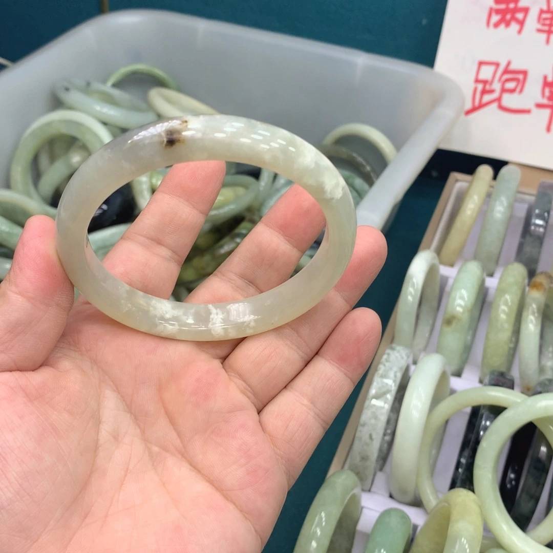 o***慢未镶嵌蛇纹石玉手镯