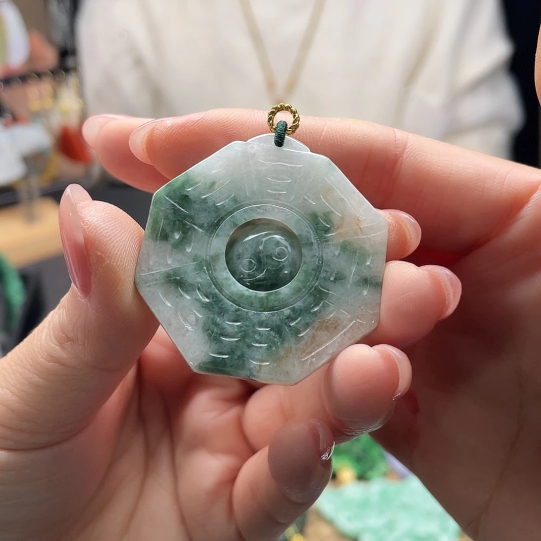 翡翠未镶嵌颈饰待编织