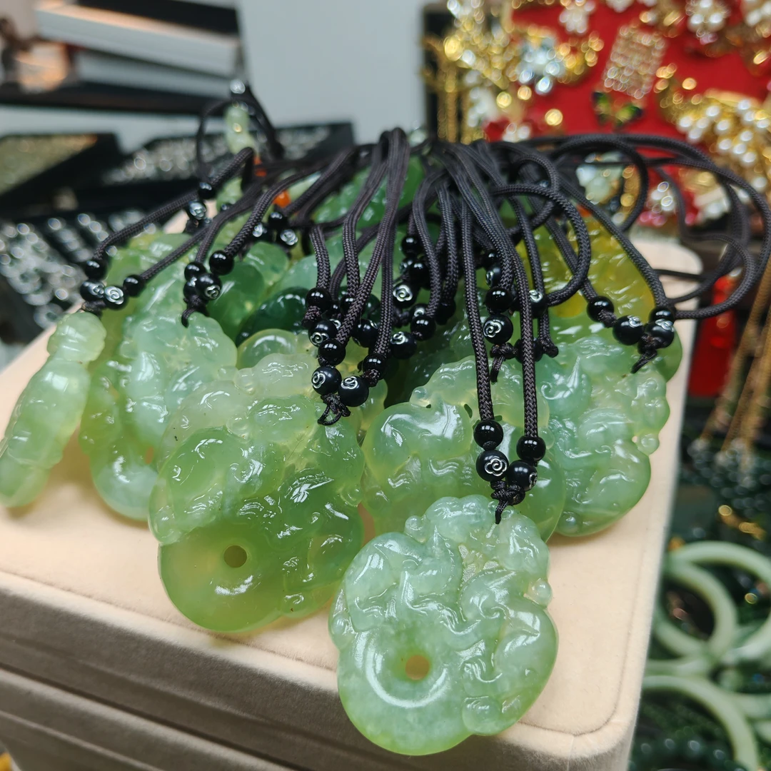 岫玉上品精美貔貅挂件（绳子款式）