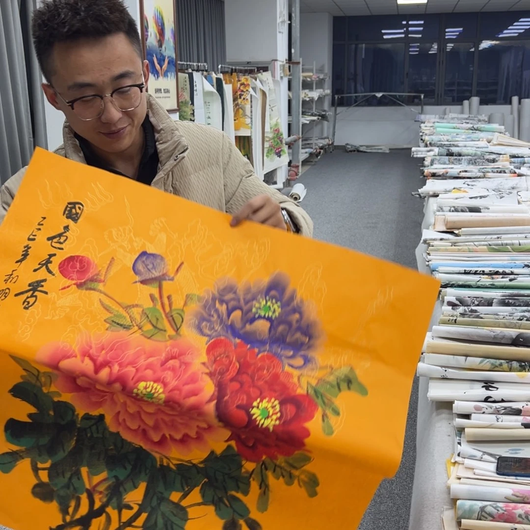 国画卖字画的小男孩