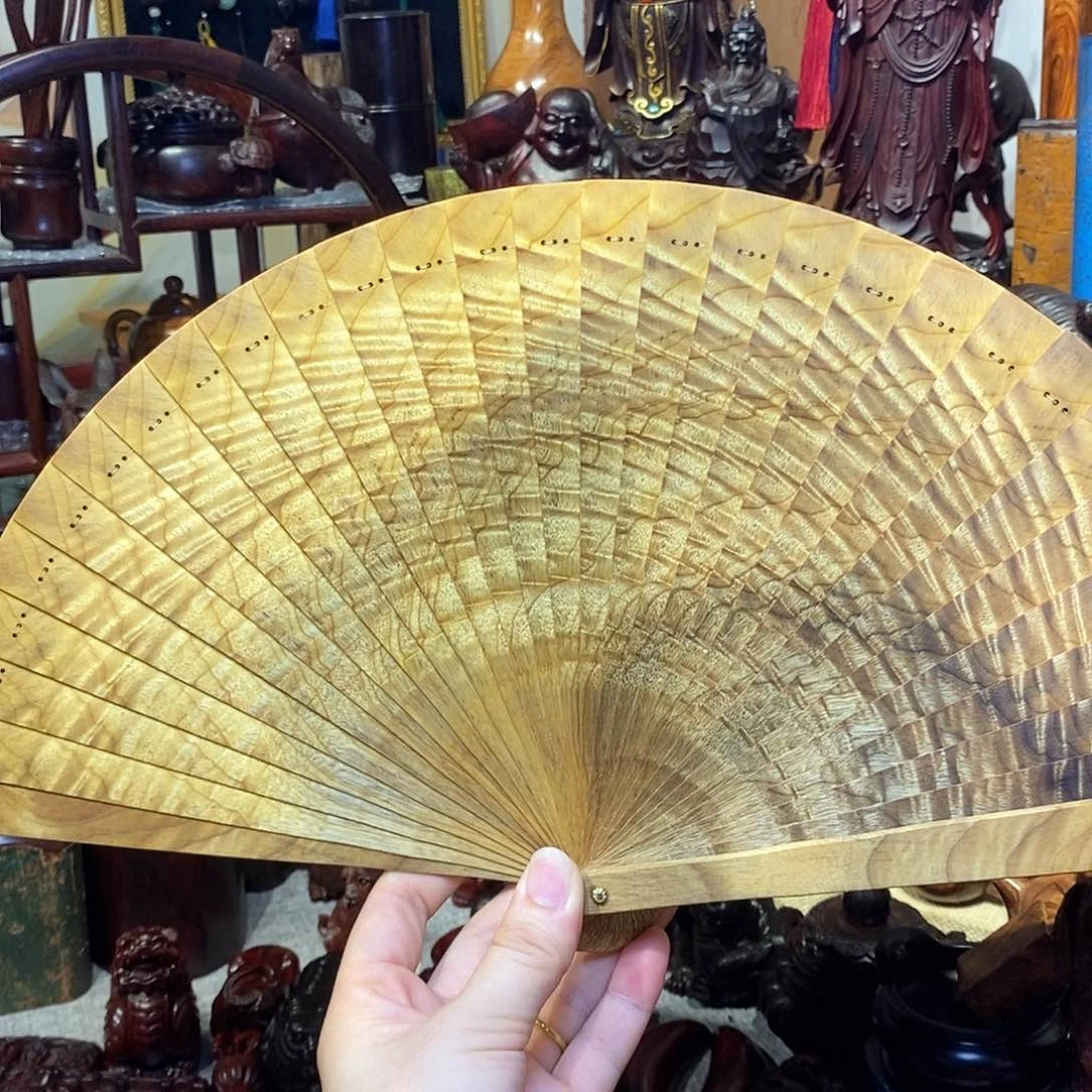 楠木满水波苏扇子