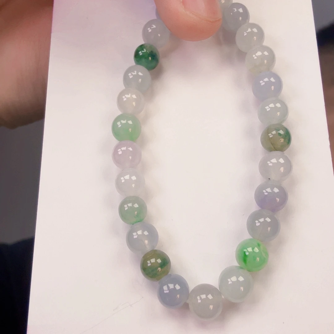 翡翠未镶嵌颈饰一件