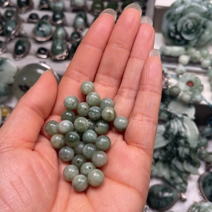 透闪石-蛇纹石玉颈饰未镶嵌随*