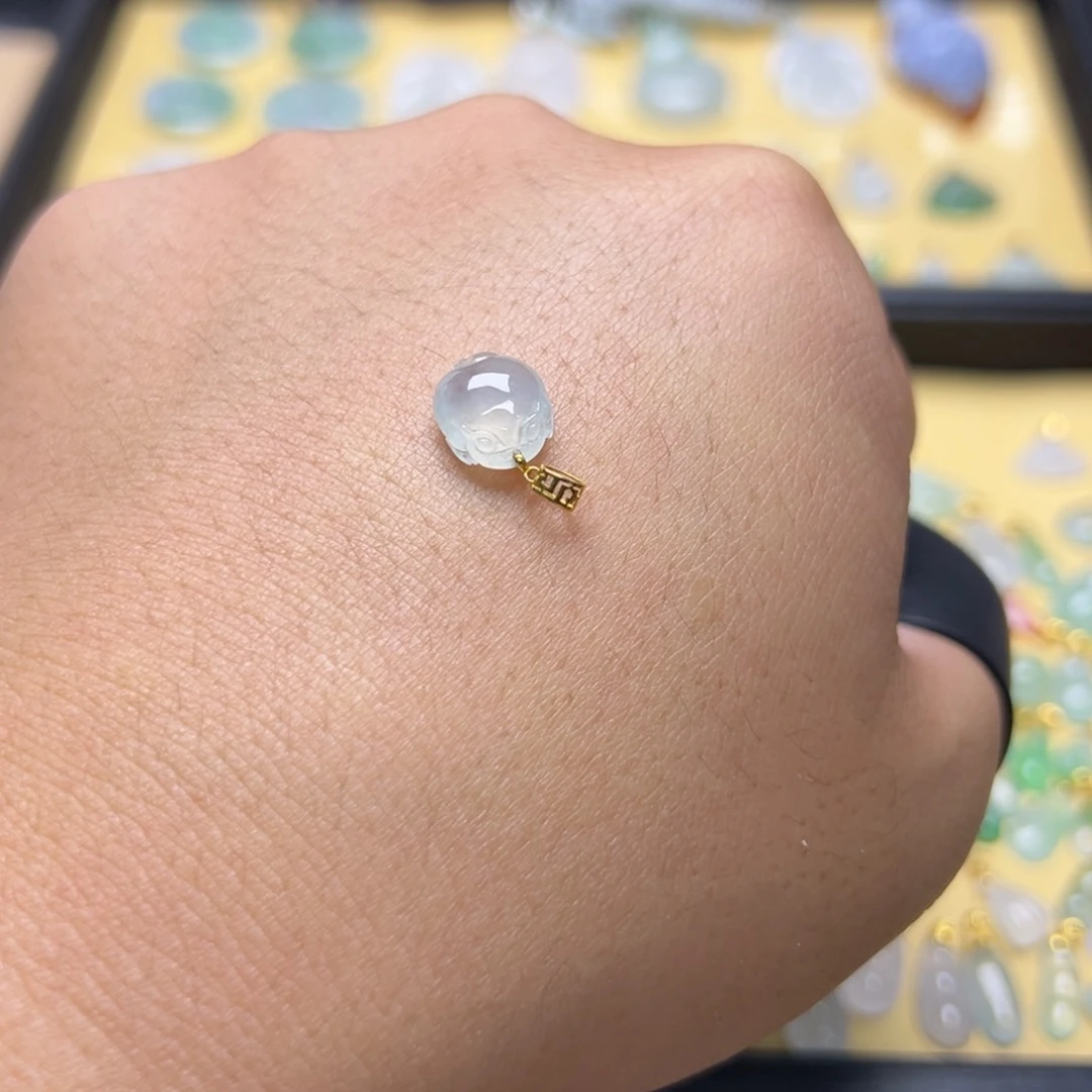 翡翠18K金镶嵌颈饰金蟾