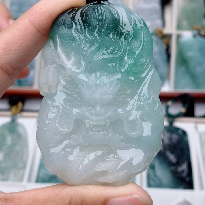 逆***鱗颈饰未镶嵌翡翠龙