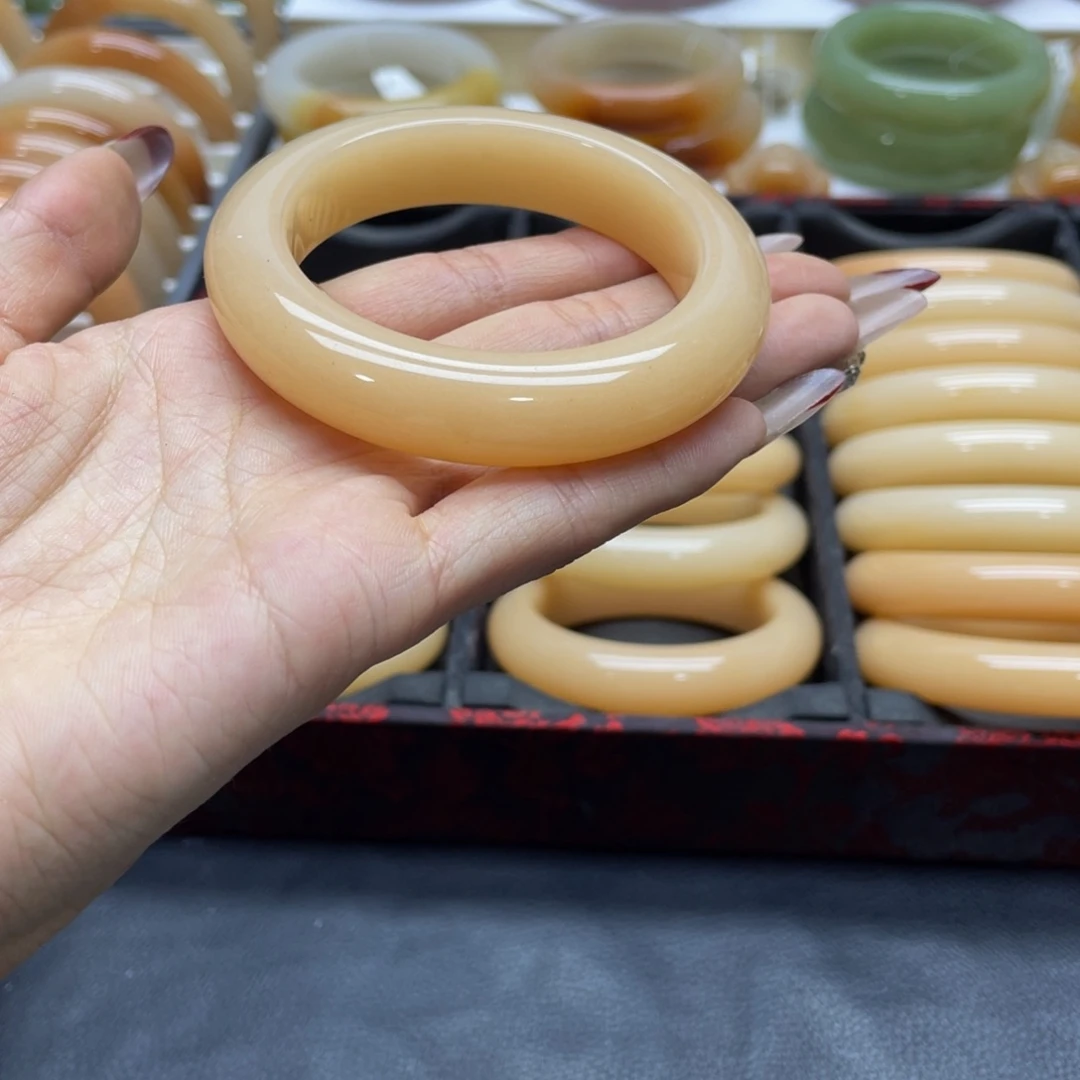 石英质玉手镯未镶嵌A****?