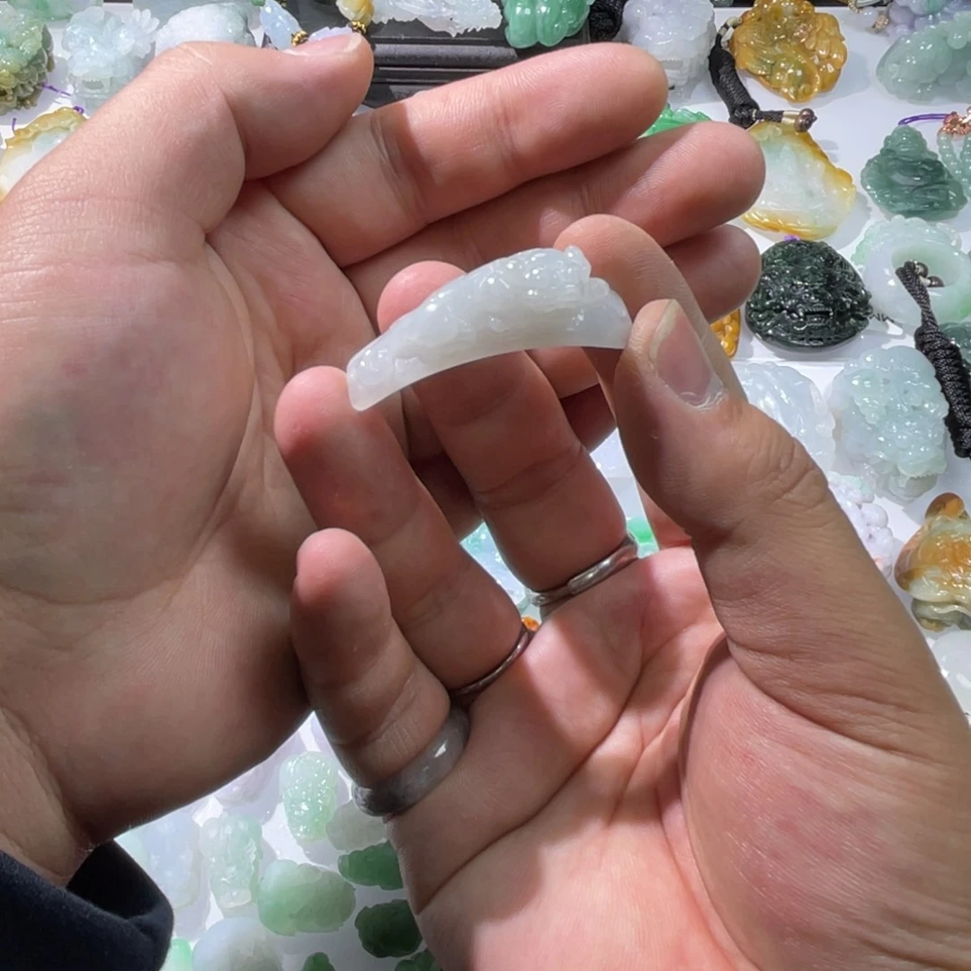 翡翠颈饰未镶嵌天然