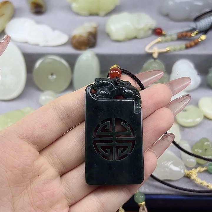 颈饰未镶嵌和田玉