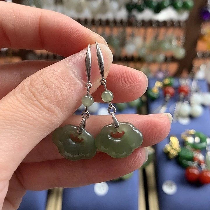 和田玉银S925镶嵌耳饰如意锁湖水绿