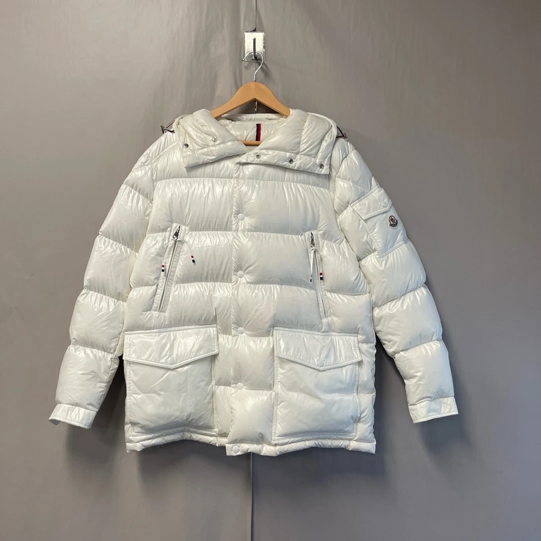 未使用 MONCLER 新款经典白色短款羽绒服 2码#8251