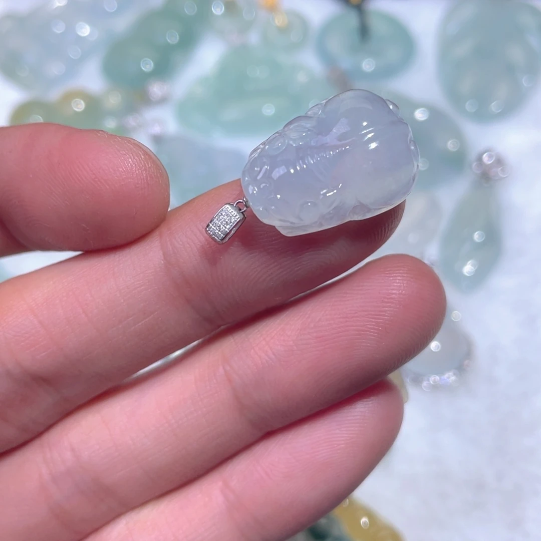 翡翠18K金镶嵌颈饰翡翠