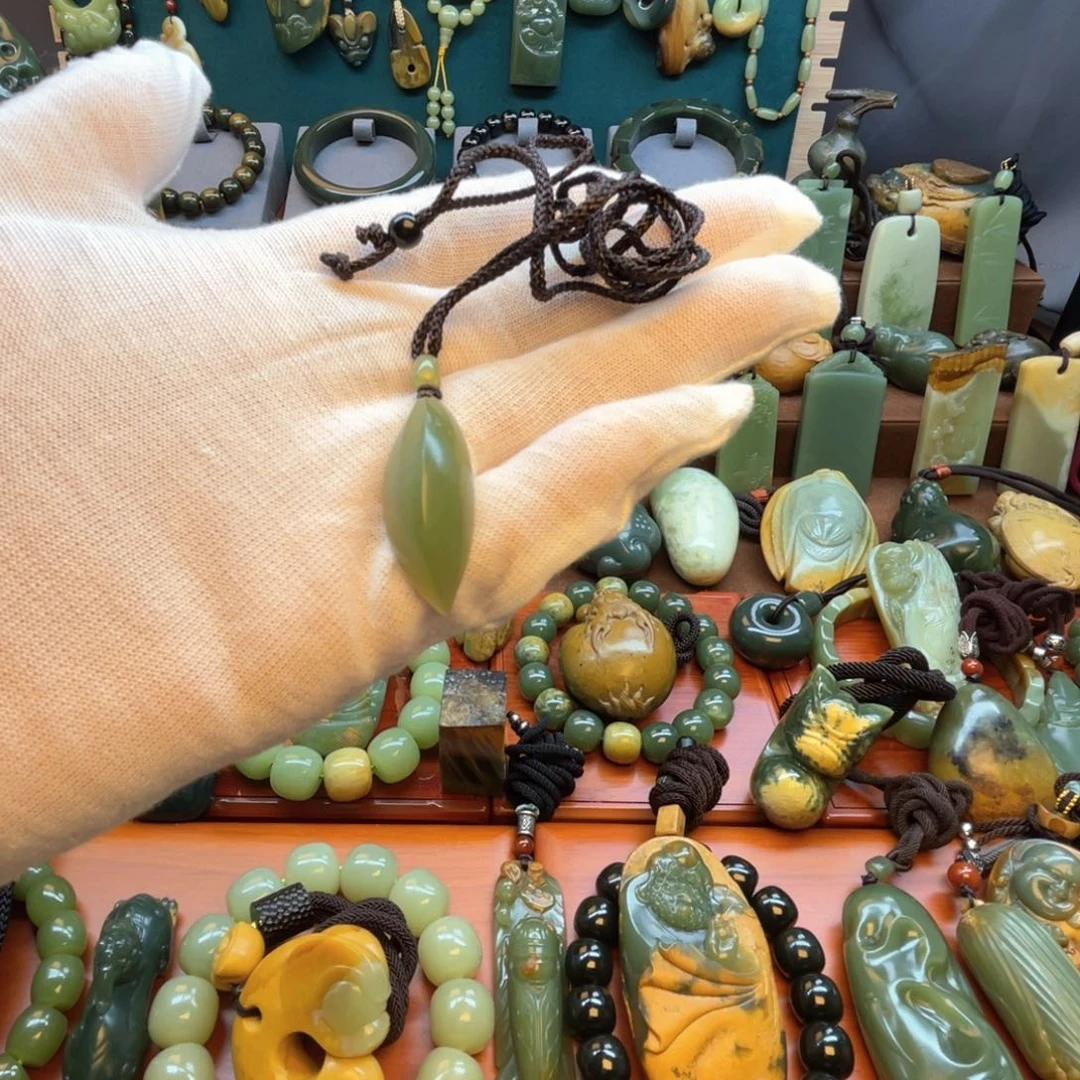 岫岩老玉（透闪石质玉）未镶嵌颈饰