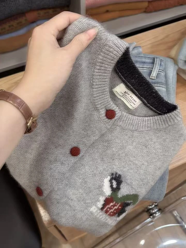 A2七言家 发财狗！灰色红扣加厚开衫1