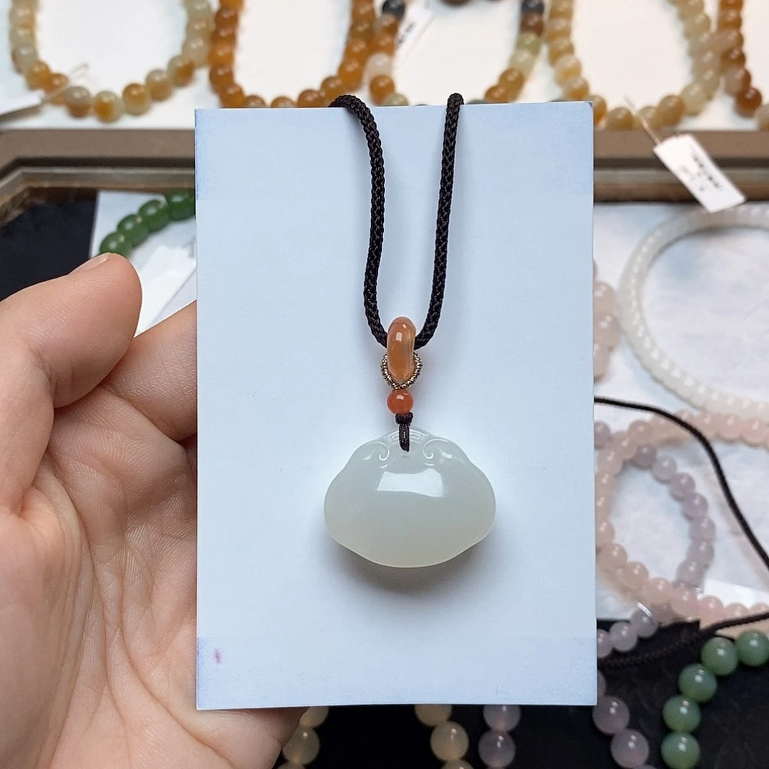 和田玉颈饰未镶嵌冰底羊脂白如意锁