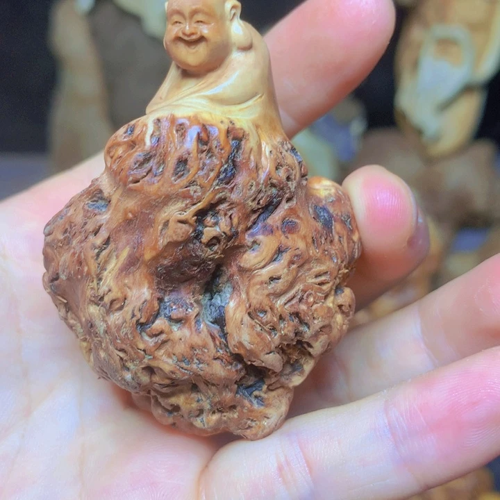 上***遥黑果木手把件还是有点